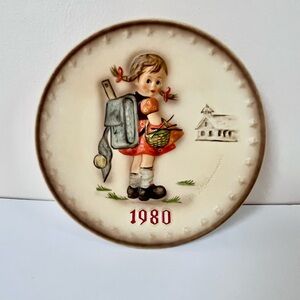 M.J. Hummel 1980 “School Girl” 10th Annual Collector's Plate